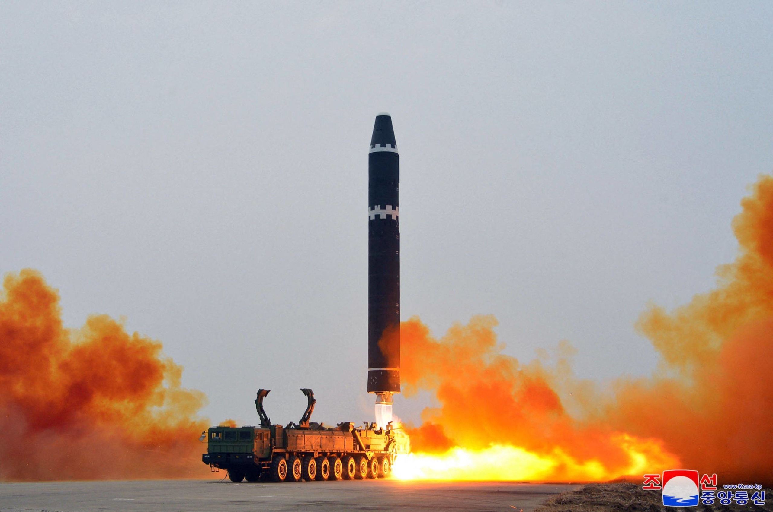 اولین آزمایش موشک بالستیک بین‌قاره‌ای کره شمالی در سال جدید
